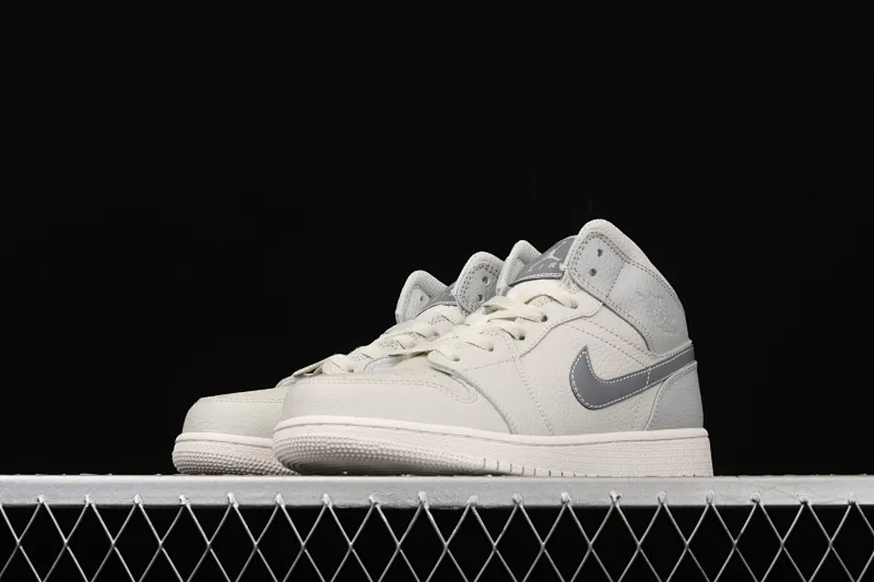 All categories Air Jordan Jordan series basketball shoes Air Jordan 1 Mid Air Jordan 1 Mid AJ1 new fog gray Joe 1 China gray silver 554725-053